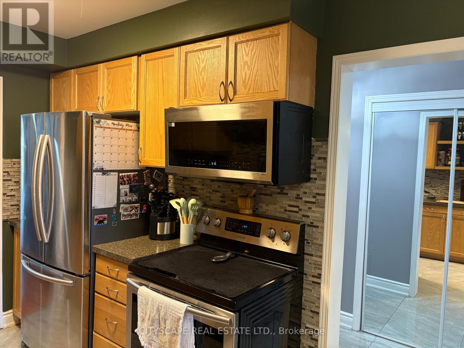 121 Tulip Drive, Brampton, Ontario  L6Y 3W2 - Photo 6 - W12836666