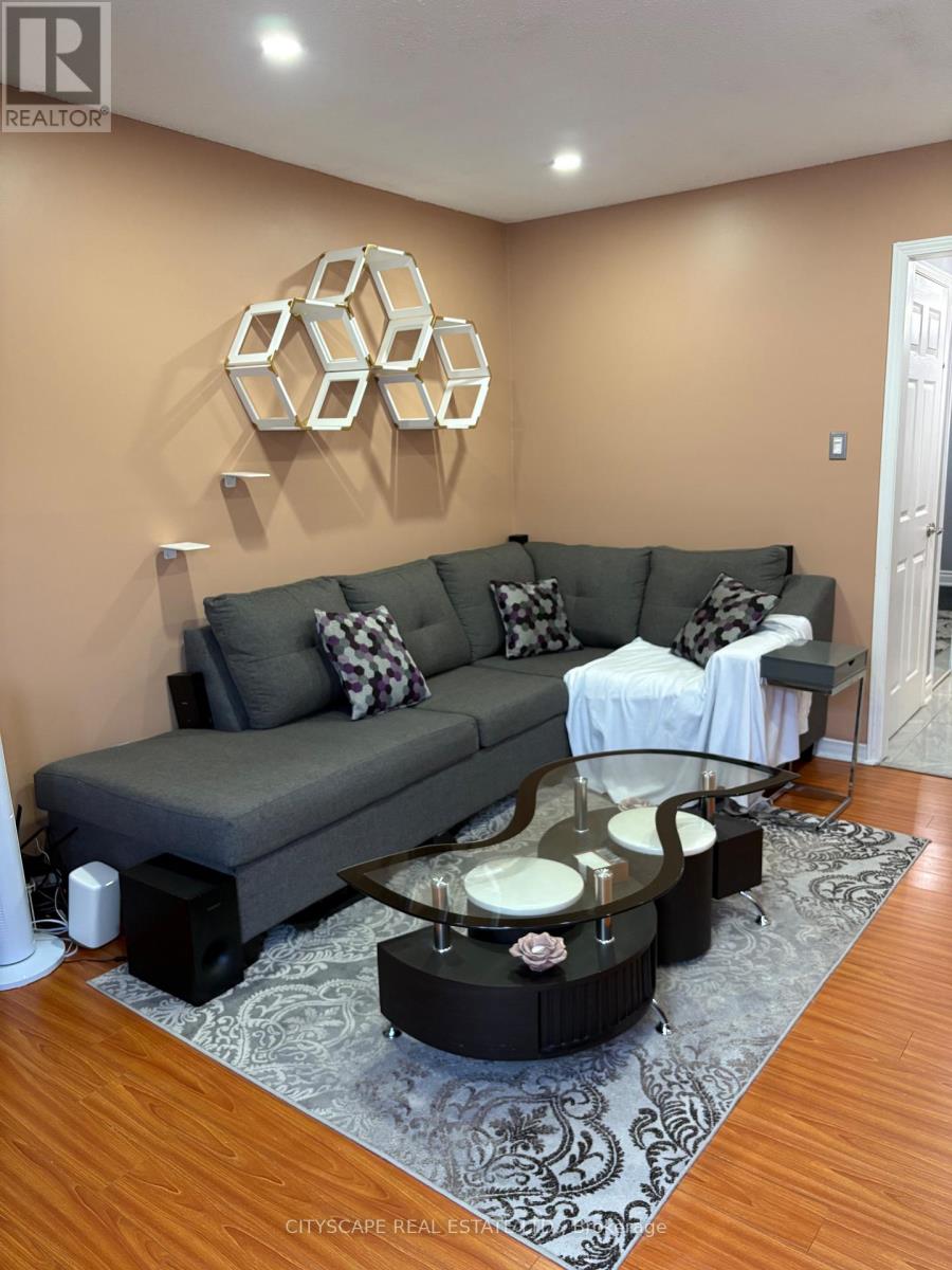 121 Tulip Drive, Brampton, Ontario  L6Y 3W2 - Photo 9 - W12836666