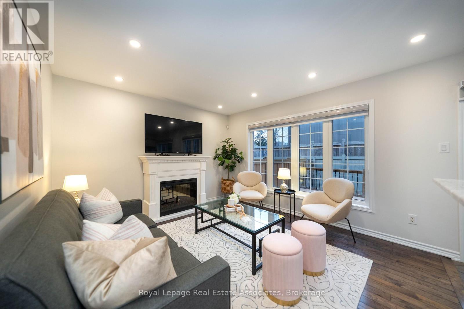 303 Chuchmach Close, Milton, Ontario  L9T 8B3 - Photo 4 - W12836698