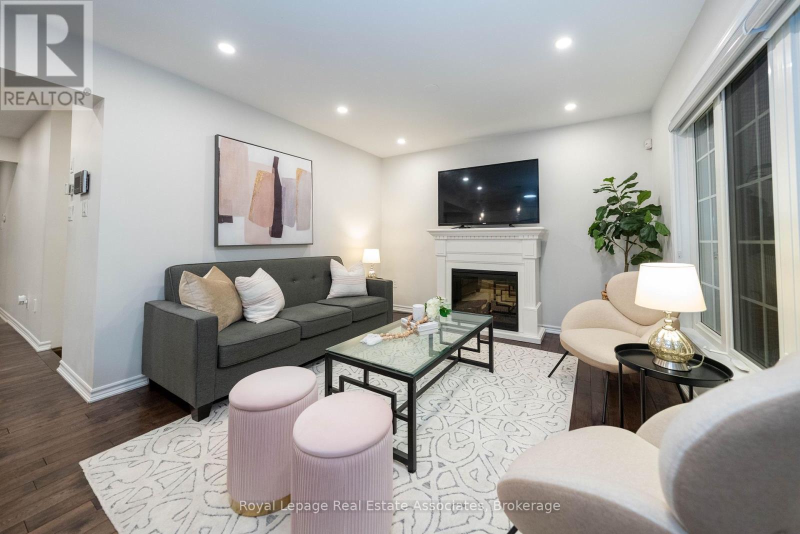 303 Chuchmach Close, Milton, Ontario  L9T 8B3 - Photo 6 - W12836698