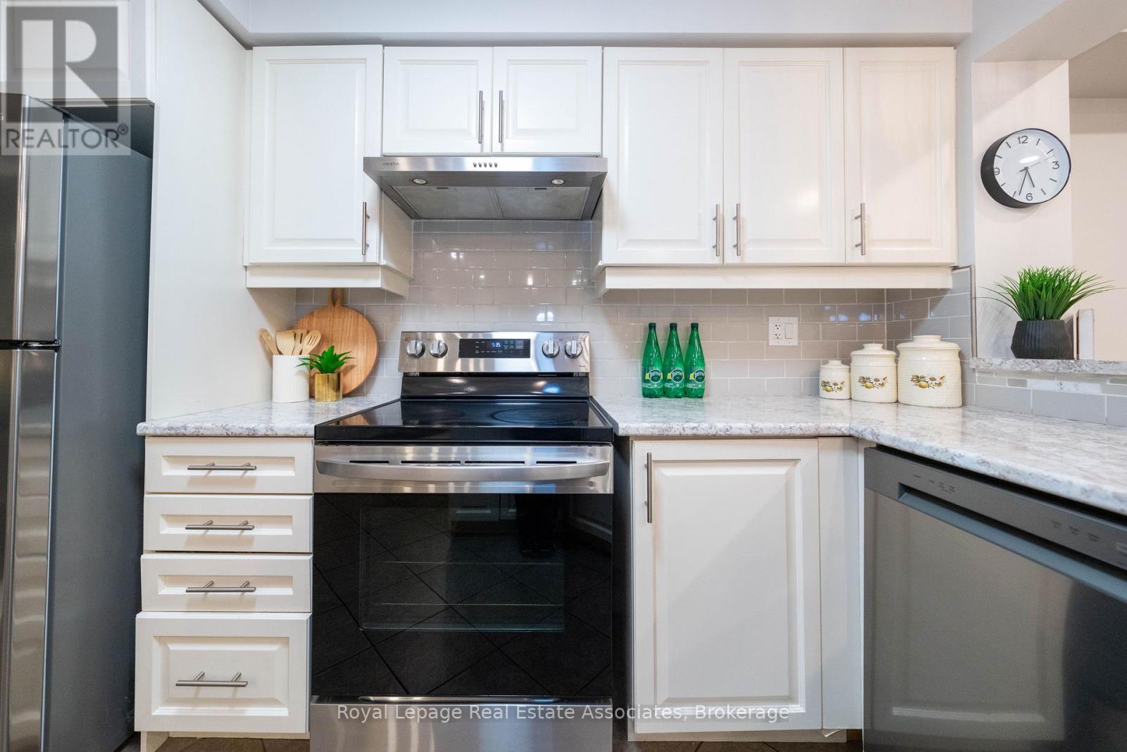 303 Chuchmach Close, Milton, Ontario  L9T 8B3 - Photo 7 - W12836698