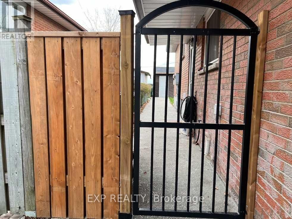 Bsmt - 866 Flagship Drive, Mississauga, Ontario  L4Y 2J4 - Photo 4 - W12836724