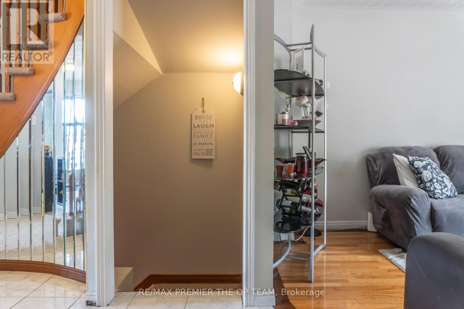 3 - 255 Mount Albion Road, Hamilton, Ontario  L8K 6P7 - Photo 7 - X12836688