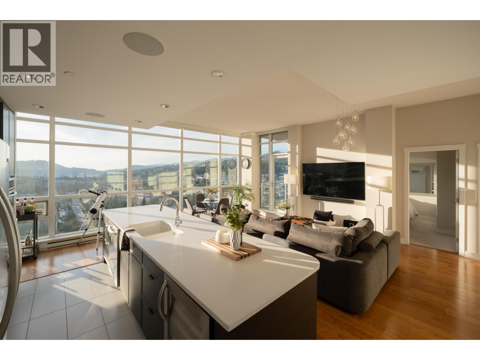 3401 2968 Glen Drive, Coquitlam, British Columbia  V3B 0C4 - Photo 3 - R3078316