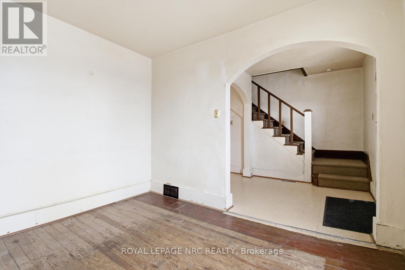 146 Mellanby Avenue, Port Colborne, Ontario  L3K 2L7 - Photo 8 - X12836770