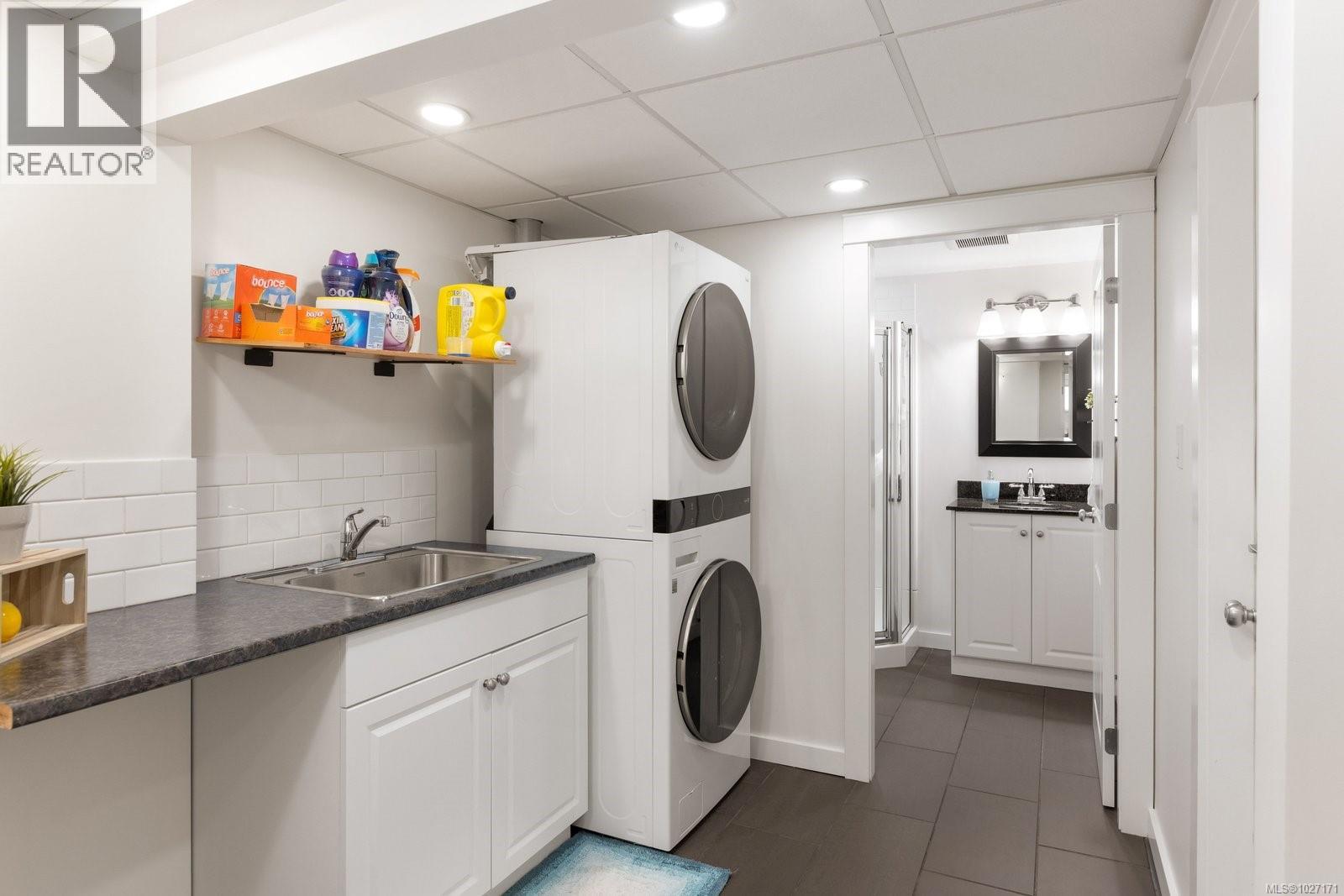 4984 Georgia Park Terr, Saanich, British Columbia  V8Y 2B9 - Photo 44 - 1027171