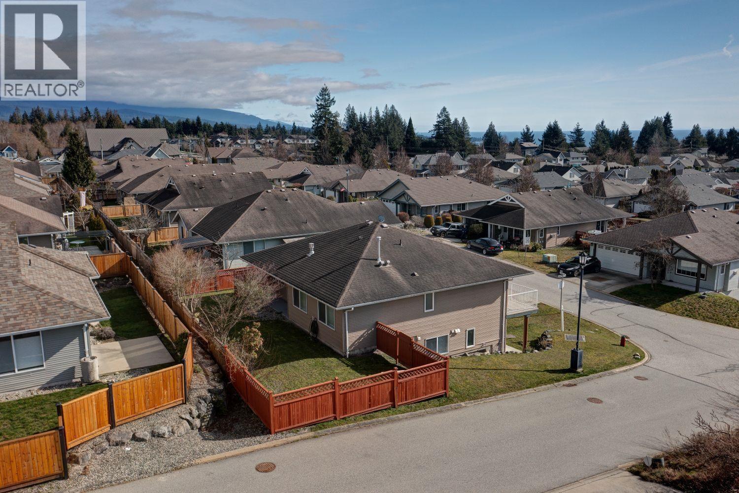 5683 Emily Way, Sechelt, British Columbia  V7Z 0N5 - Photo 3 - R3095041