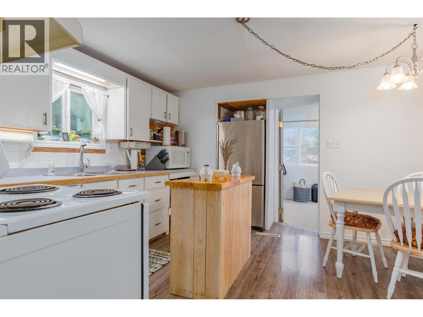 35 Lahue Road, Fruitvale, British Columbia  V0G 1L0 - Photo 4 - 10369347