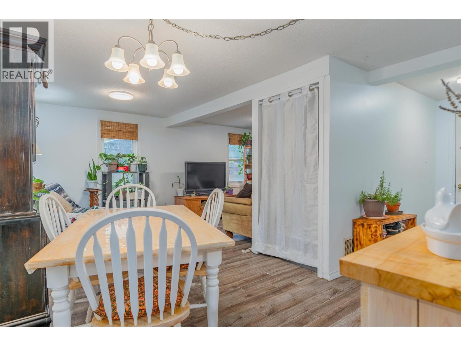 35 Lahue Road, Fruitvale, British Columbia  V0G 1L0 - Photo 5 - 10369347