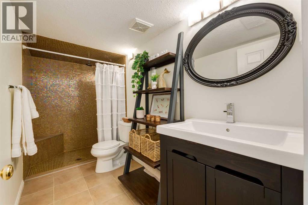 168 West Creek Pond, Chestermere, Alberta  T1X 1H4 - Photo 39 - A2287391