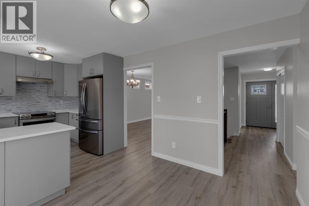 27 Berwick Place Nw, Calgary, Alberta  T3K 1C6 - Photo 6 - A2289362