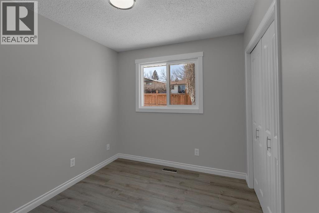 27 Berwick Place Nw, Calgary, Alberta  T3K 1C6 - Photo 16 - A2289362