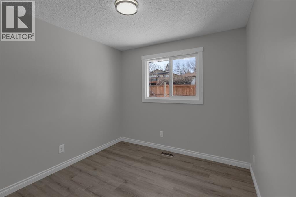 27 Berwick Place Nw, Calgary, Alberta  T3K 1C6 - Photo 17 - A2289362