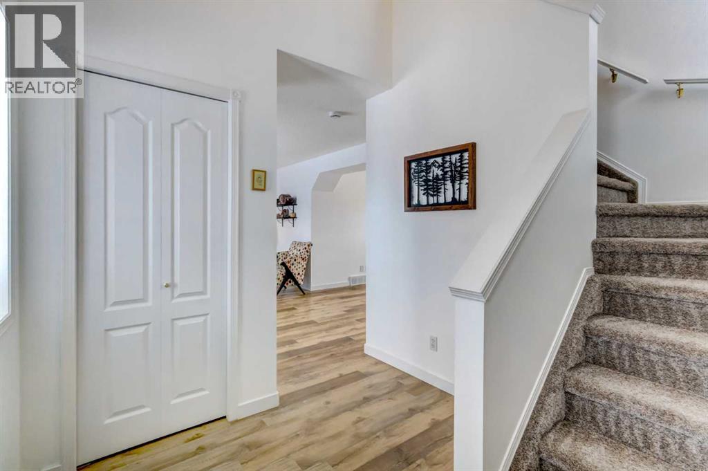 104 Somerside Common Sw, Calgary, Alberta T2Y 3M8 - Photo 4 - A2289459