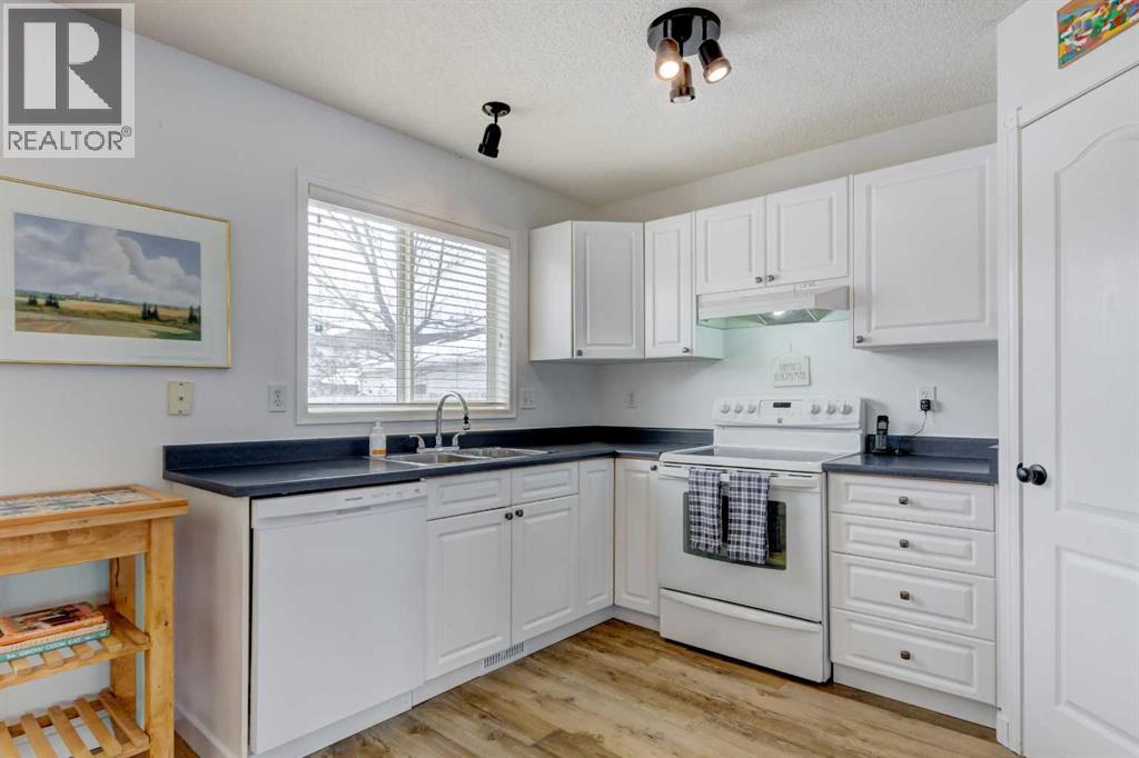 104 Somerside Common Sw, Calgary, Alberta T2Y 3M8 - Photo 13 - A2289459