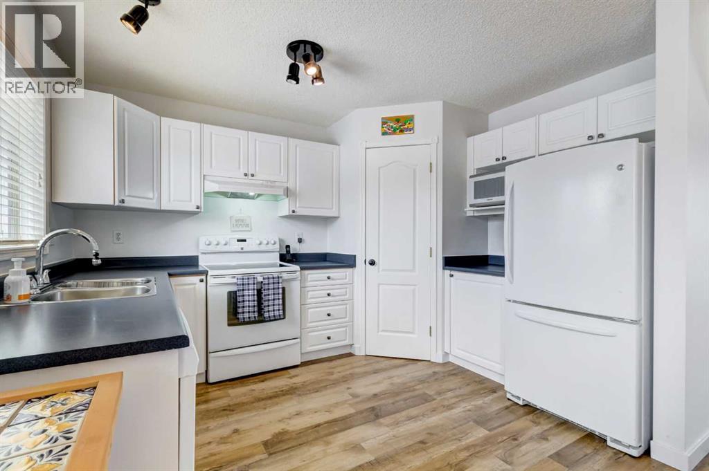 104 Somerside Common Sw, Calgary, Alberta T2Y 3M8 - Photo 12 - A2289459