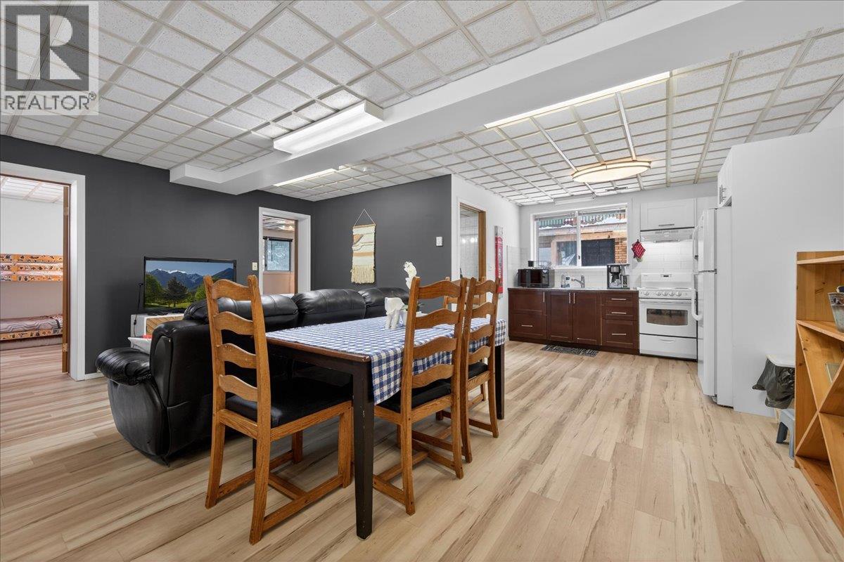 5024 Hot Springs Road, Fairmont Hot Springs, British Columbia  V0B 1L1 - Photo 22 - 10377068