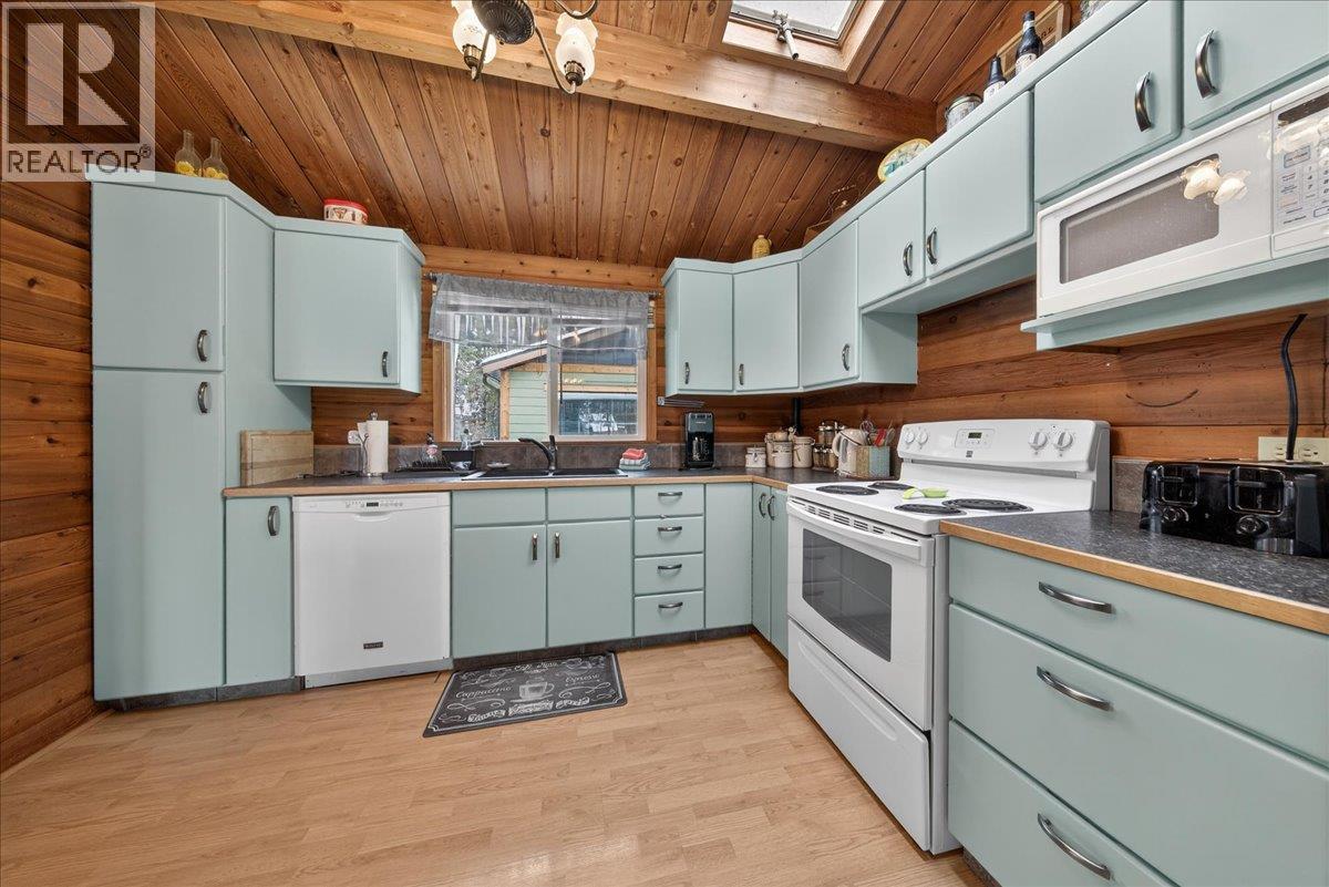 5024 Hot Springs Road, Fairmont Hot Springs, British Columbia  V0B 1L1 - Photo 7 - 10377068