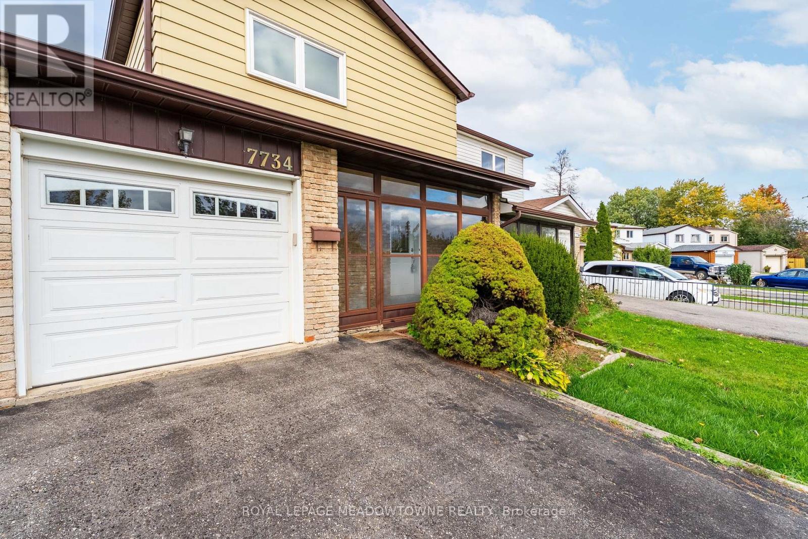 7734 Benavon Road, Mississauga, Ontario  L4T 3G3 - Photo 3 - W12701246