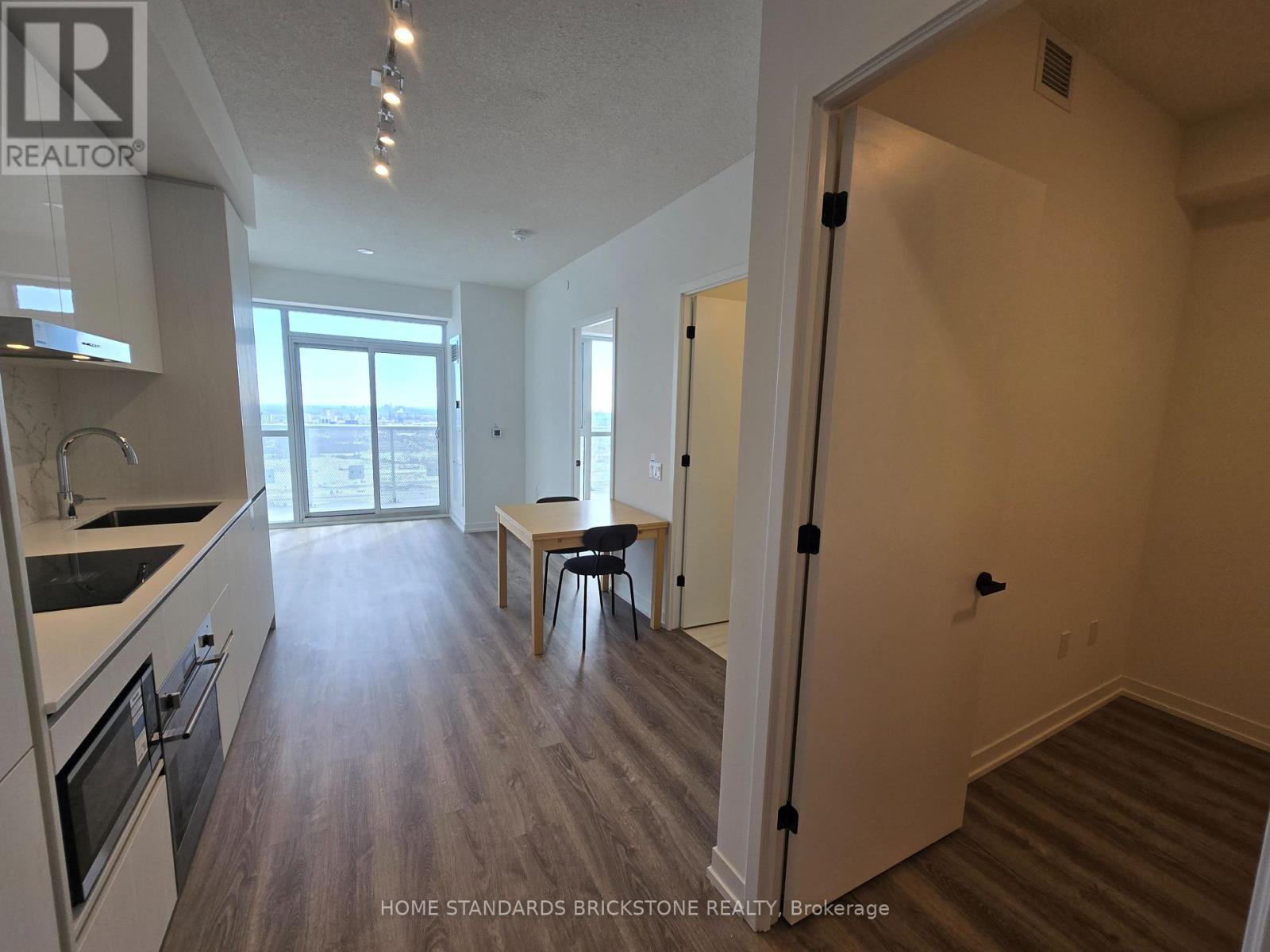 4711 - 8 Interchange Way, Vaughan, Ontario  L4K 5Z7 - Photo 2 - N12836772