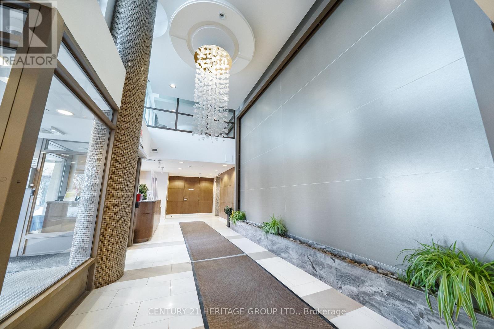 101 - 75 Norman Bethune Avenue, Richmond Hill, Ontario  L4B 0B6 - Photo 2 - N12836778