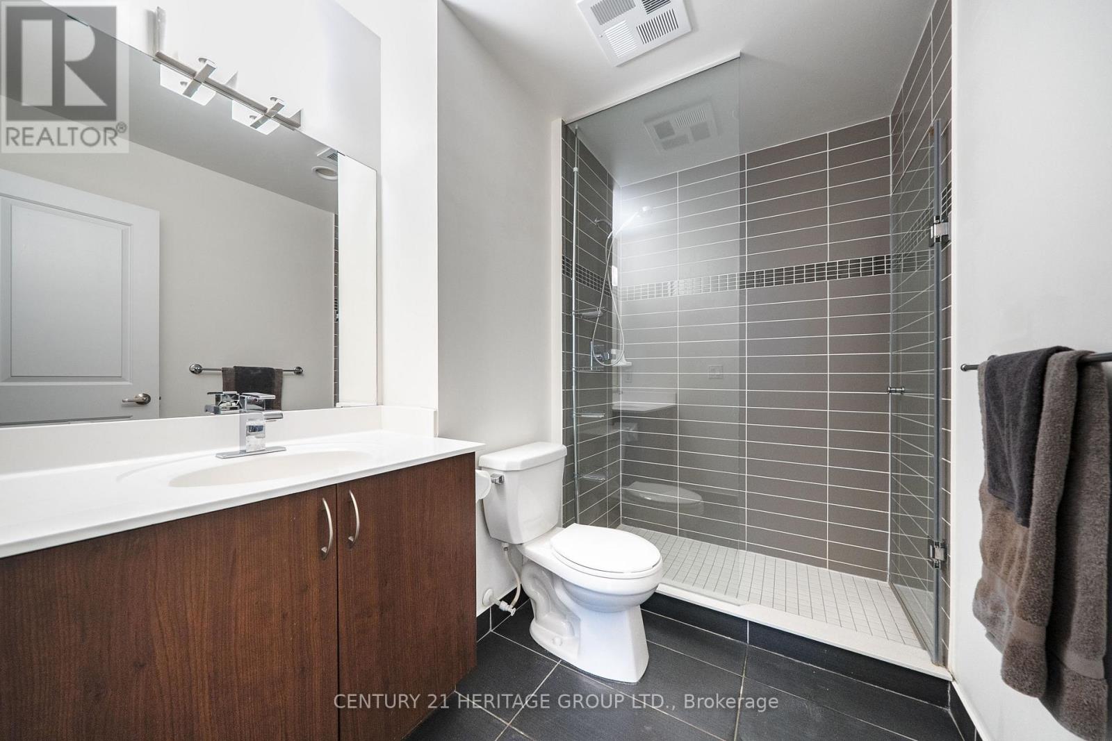 101 - 75 Norman Bethune Avenue, Richmond Hill, Ontario  L4B 0B6 - Photo 9 - N12836778