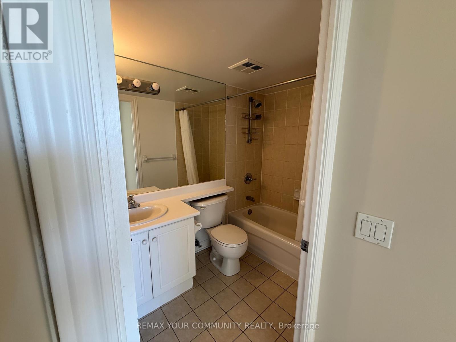 817 - 50 Disera Drive, Vaughan, Ontario  L4J 9E9 - Photo 11 - N12836828