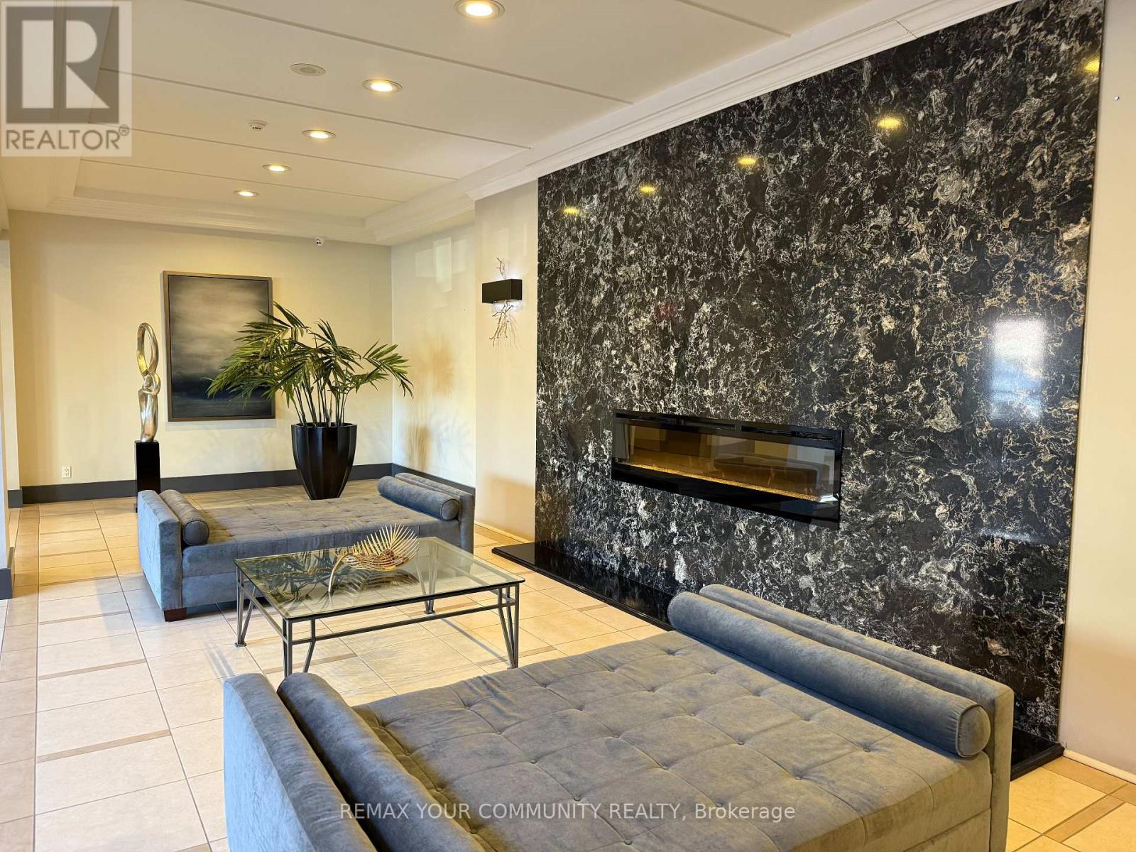 817 - 50 Disera Drive, Vaughan, Ontario  L4J 9E9 - Photo 2 - N12836828