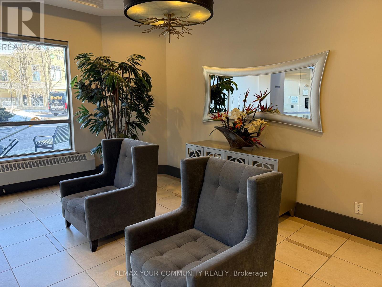 817 - 50 Disera Drive, Vaughan, Ontario  L4J 9E9 - Photo 3 - N12836828