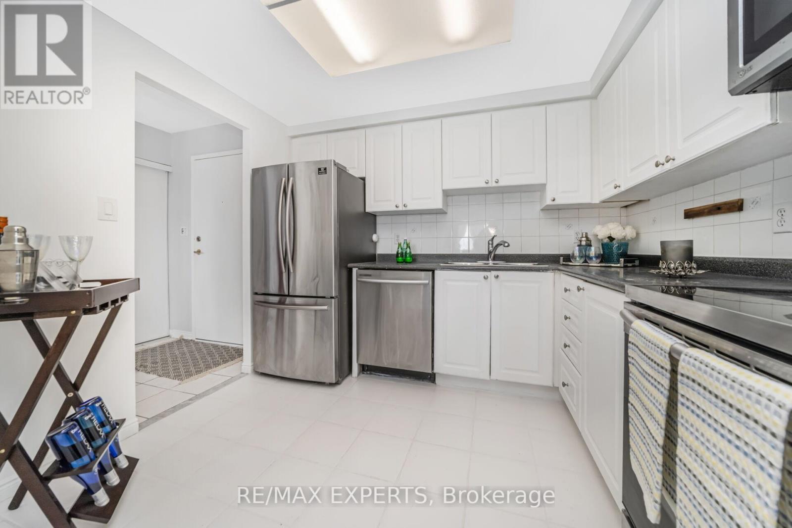 1410 - 135 Hillcrest Avenue, Mississauga, Ontario L5B 4B1 - Photo 23 - W12836790