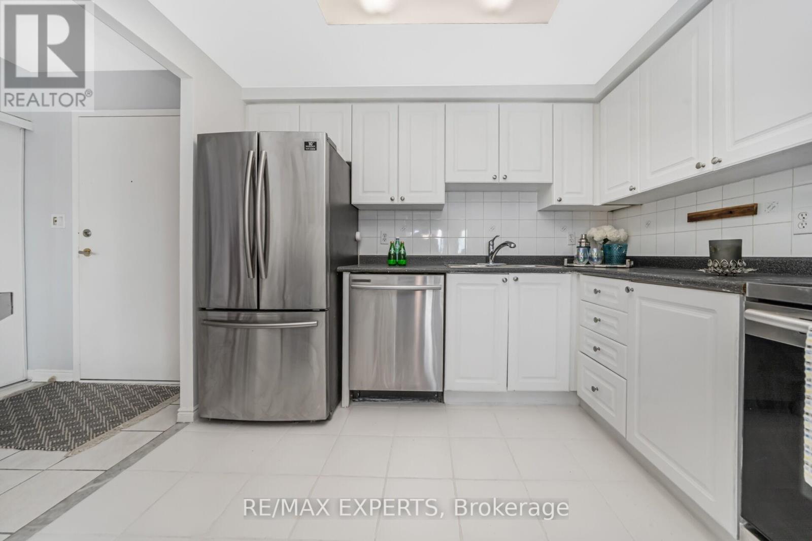 1410 - 135 Hillcrest Avenue, Mississauga, Ontario L5B 4B1 - Photo 24 - W12836790