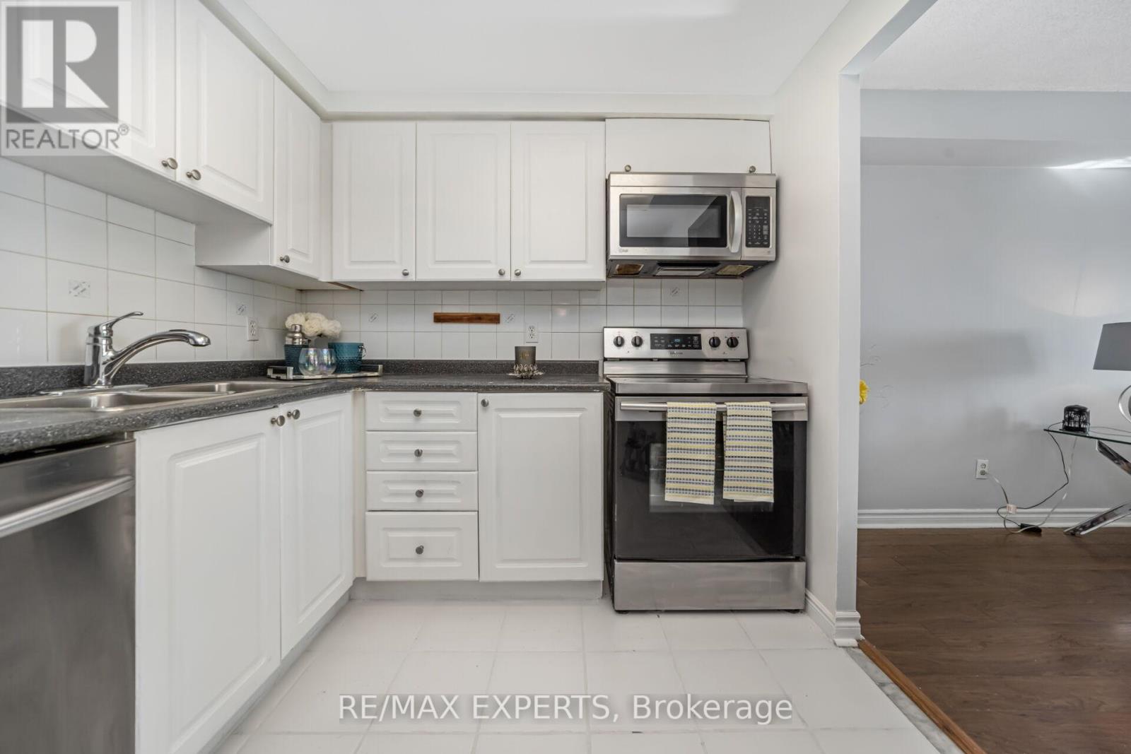 1410 - 135 Hillcrest Avenue, Mississauga, Ontario L5B 4B1 - Photo 25 - W12836790