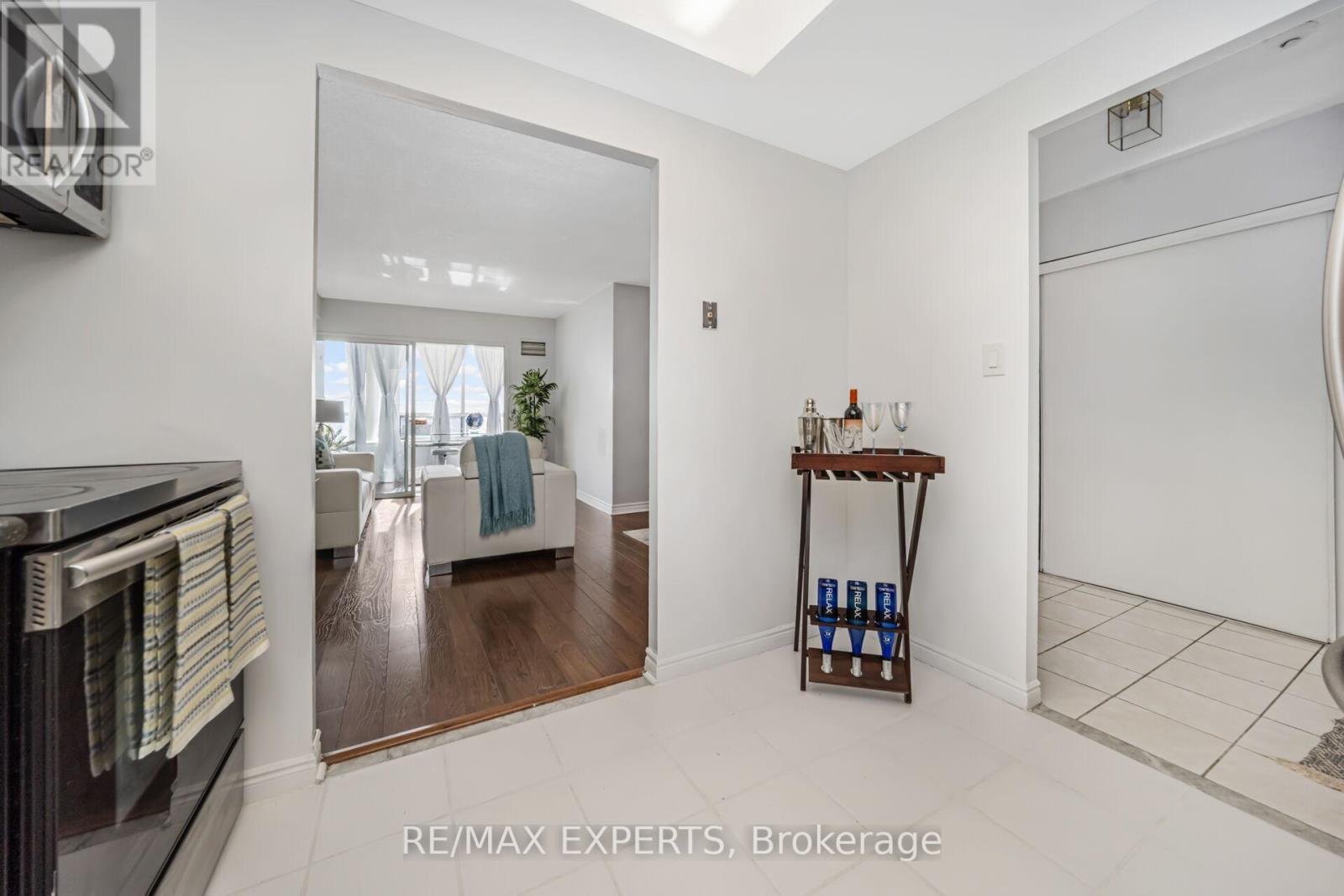 1410 - 135 Hillcrest Avenue, Mississauga, Ontario L5B 4B1 - Photo 26 - W12836790