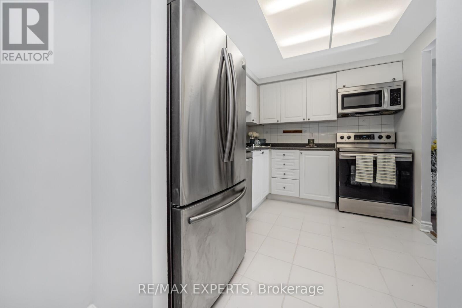 1410 - 135 Hillcrest Avenue, Mississauga, Ontario L5B 4B1 - Photo 27 - W12836790