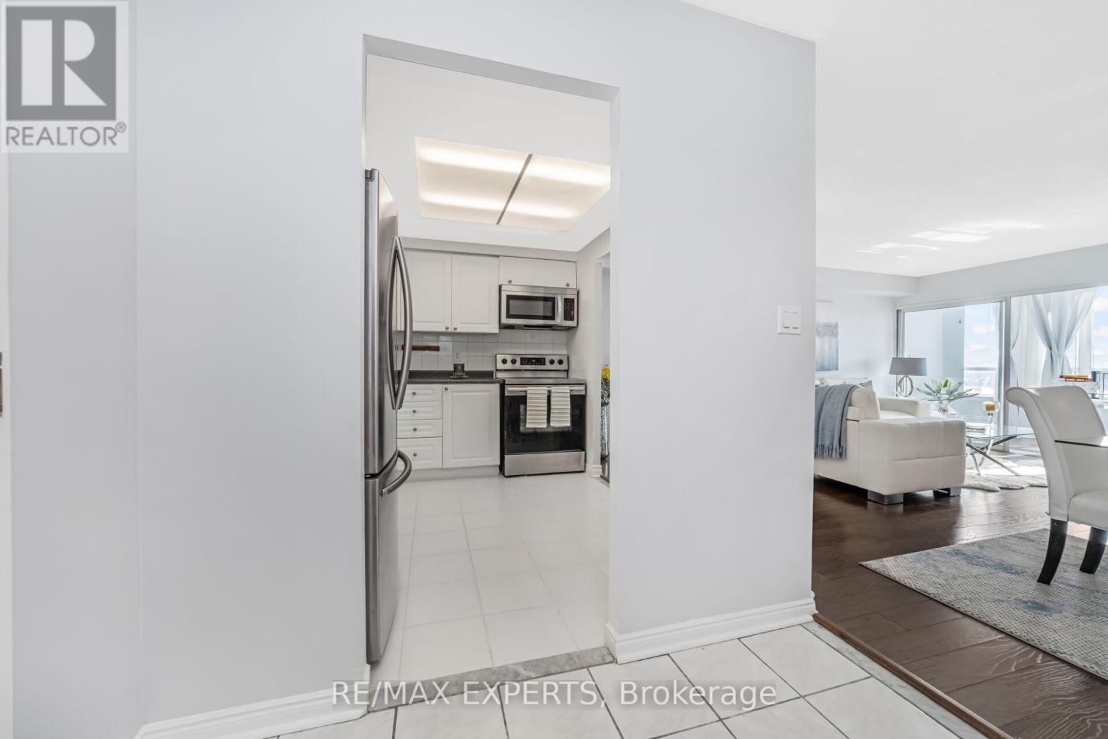 1410 - 135 Hillcrest Avenue, Mississauga, Ontario L5B 4B1 - Photo 28 - W12836790