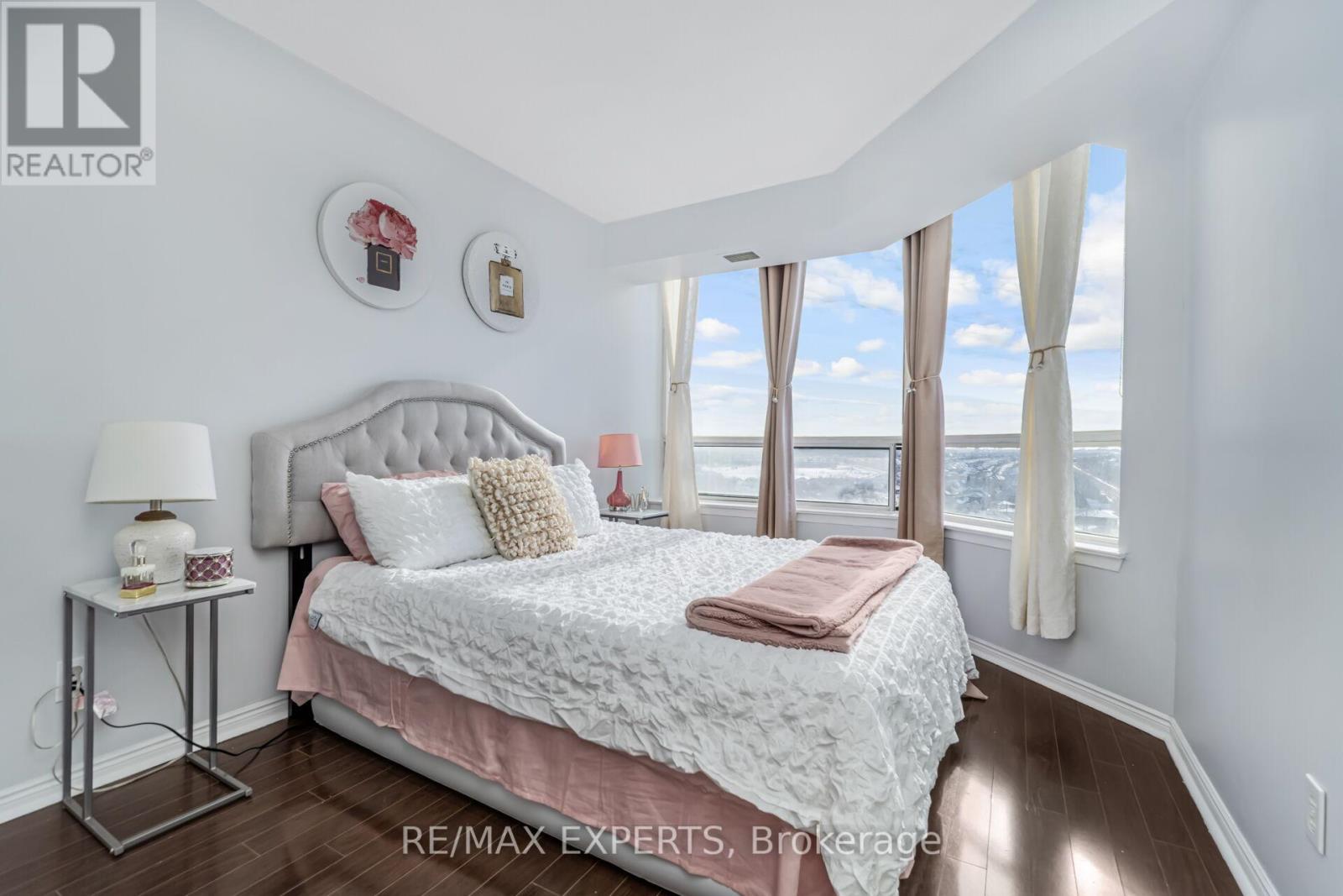 1410 - 135 Hillcrest Avenue, Mississauga, Ontario L5B 4B1 - Photo 29 - W12836790