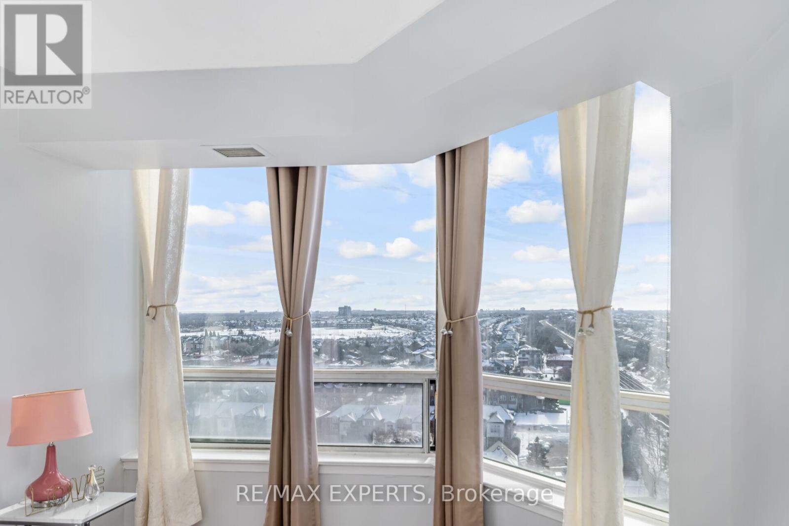 1410 - 135 Hillcrest Avenue, Mississauga, Ontario L5B 4B1 - Photo 30 - W12836790