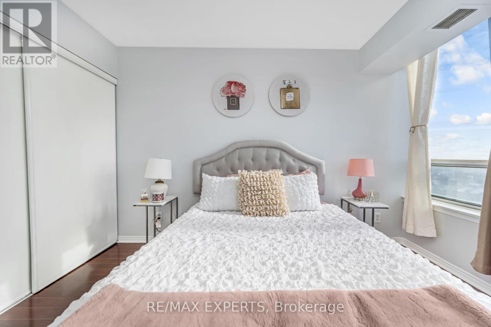 1410 - 135 Hillcrest Avenue, Mississauga, Ontario L5B 4B1 - Photo 31 - W12836790