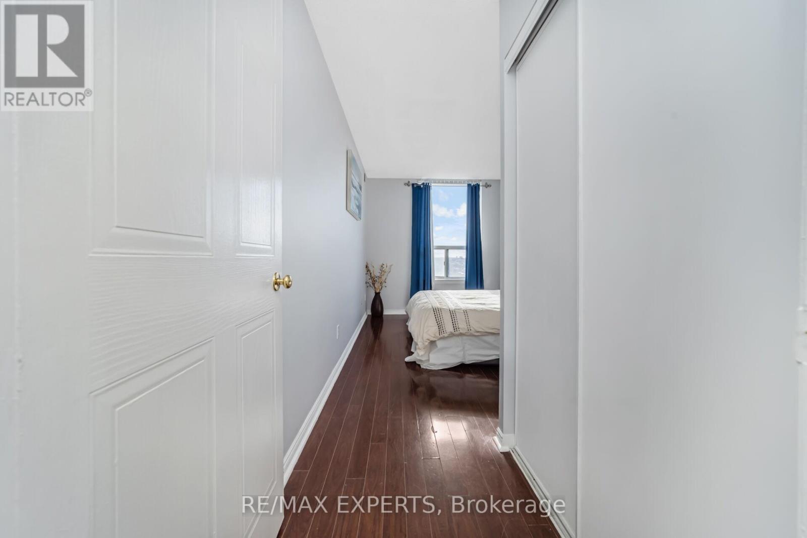 1410 - 135 Hillcrest Avenue, Mississauga, Ontario L5B 4B1 - Photo 36 - W12836790