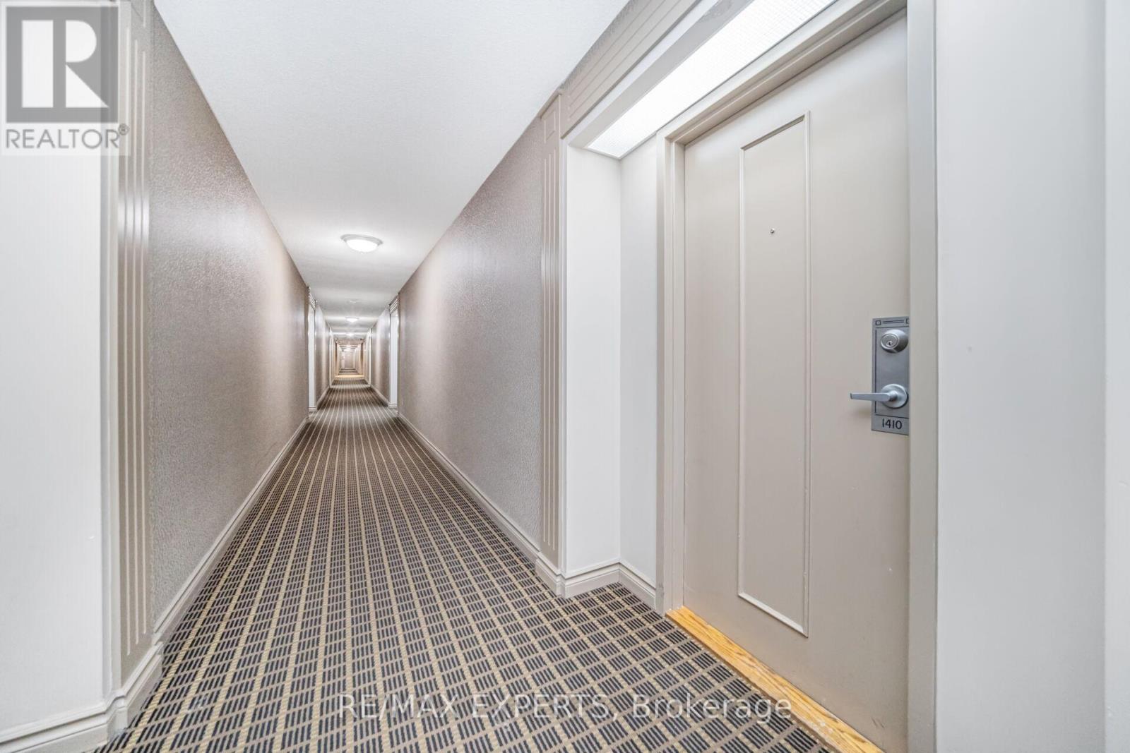 1410 - 135 Hillcrest Avenue, Mississauga, Ontario L5B 4B1 - Photo 4 - W12836790