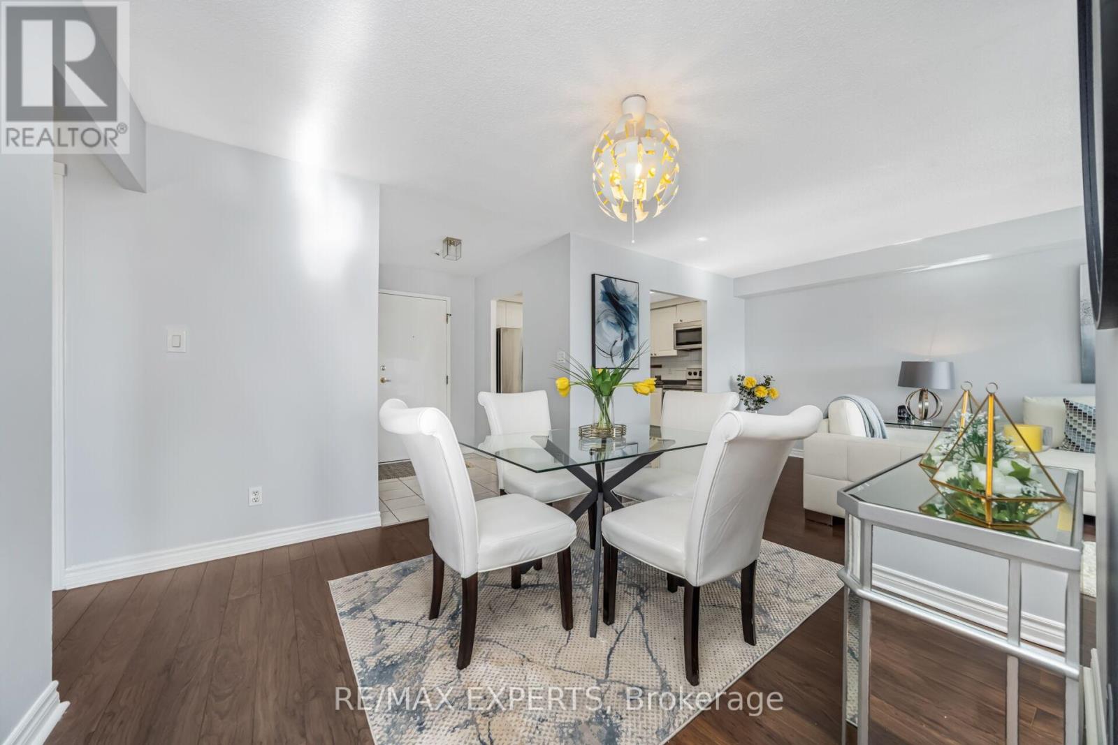 1410 - 135 Hillcrest Avenue, Mississauga, Ontario L5B 4B1 - Photo 8 - W12836790