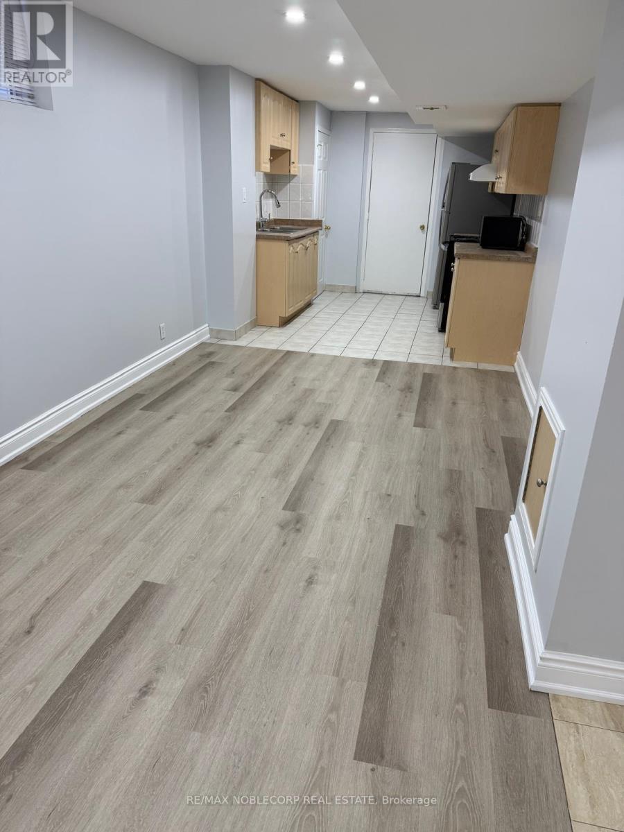 Bsmt - 5645 Longford Drive, Mississauga, Ontario  L5M 7B5 - Photo 2 - W12836796