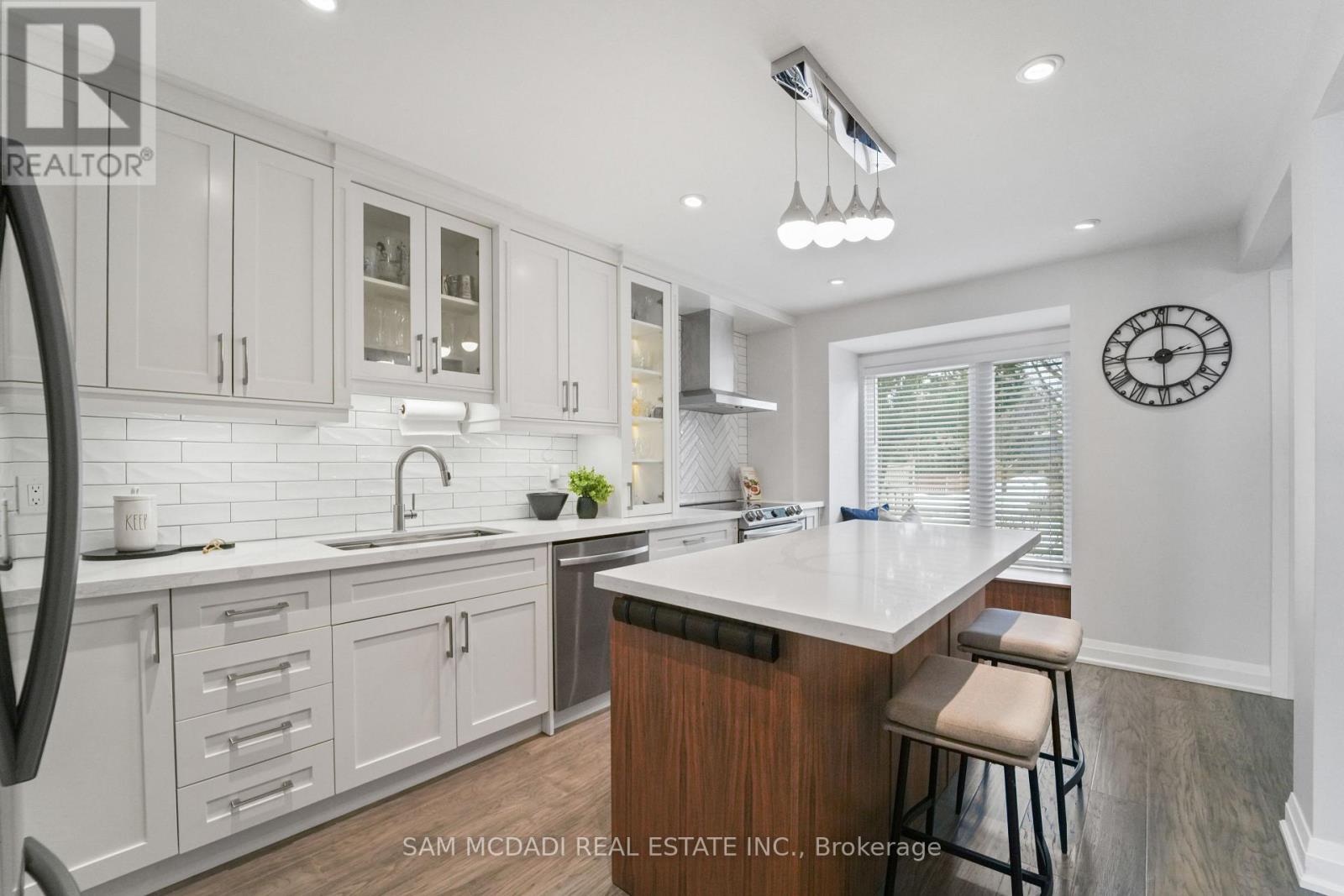 4235 Pheasant Run, Mississauga, Ontario  L5L 2B8 - Photo 10 - W12836800