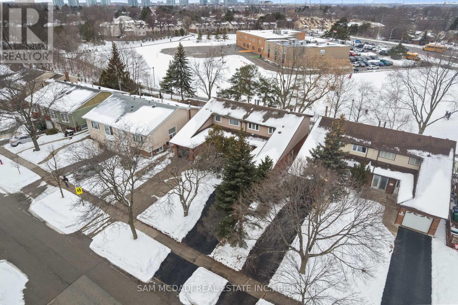 4235 Pheasant Run, Mississauga, Ontario  L5L 2B8 - Photo 33 - W12836800