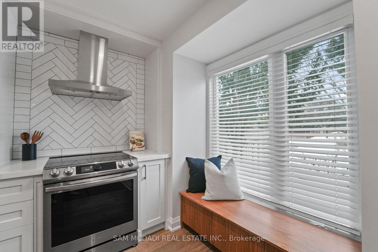 4235 Pheasant Run, Mississauga, Ontario  L5L 2B8 - Photo 7 - W12836800