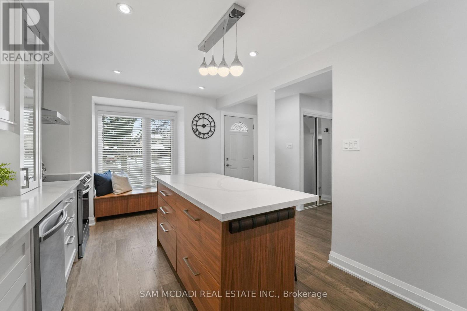 4235 Pheasant Run, Mississauga, Ontario  L5L 2B8 - Photo 9 - W12836800