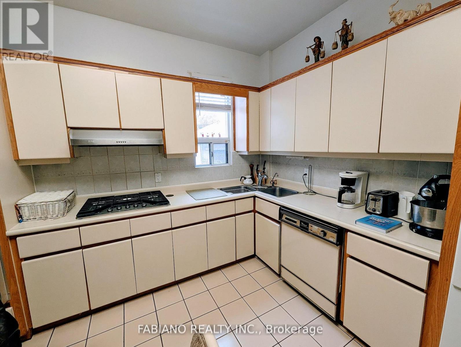 Main - 1038 Dovercourt Road, Toronto, Ontario  M6H 2X8 - Photo 4 - W12836802