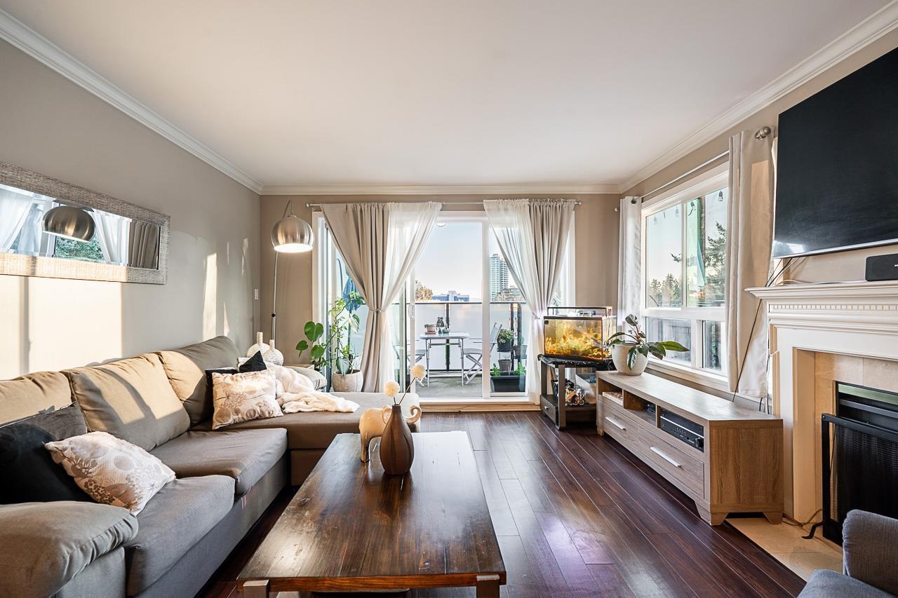 313 1830 E Southmere Crescent, Surrey, British Columbia  V4A 9C2 - Photo 1 - R3095099