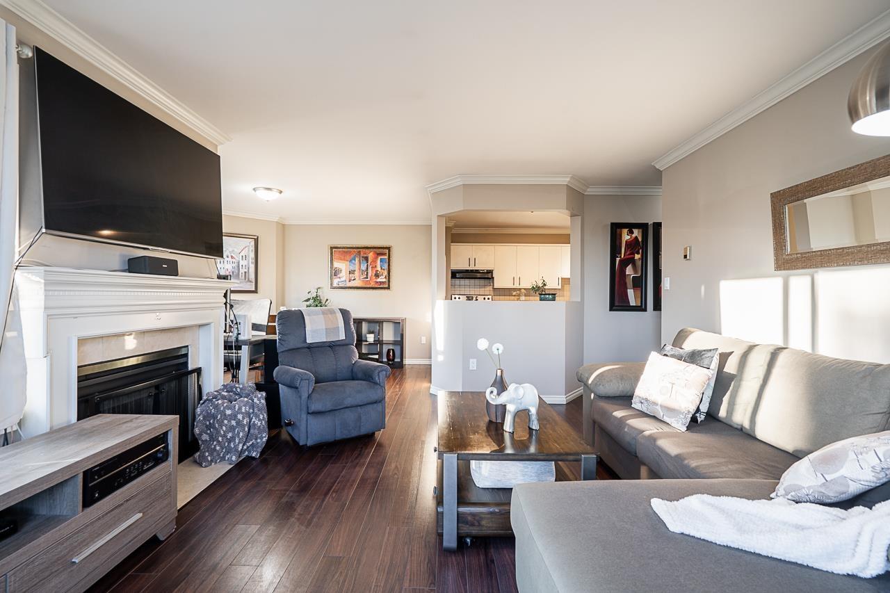 313 1830 E Southmere Crescent, Surrey, British Columbia  V4A 9C2 - Photo 3 - R3095099