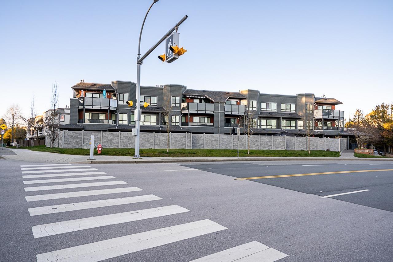 313 1830 E Southmere Crescent, Surrey, British Columbia  V4A 9C2 - Photo 30 - R3095099